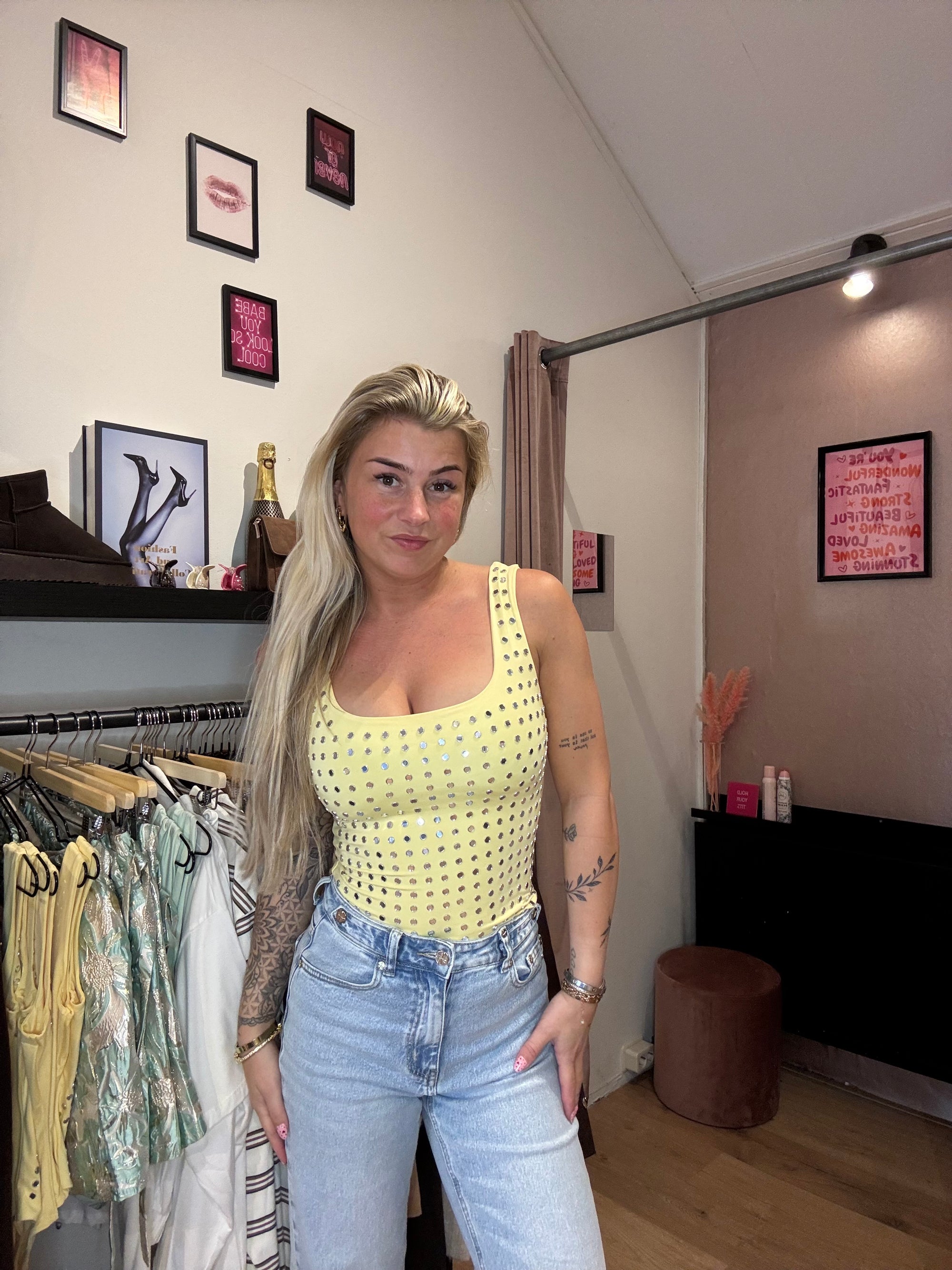 Viral body geel